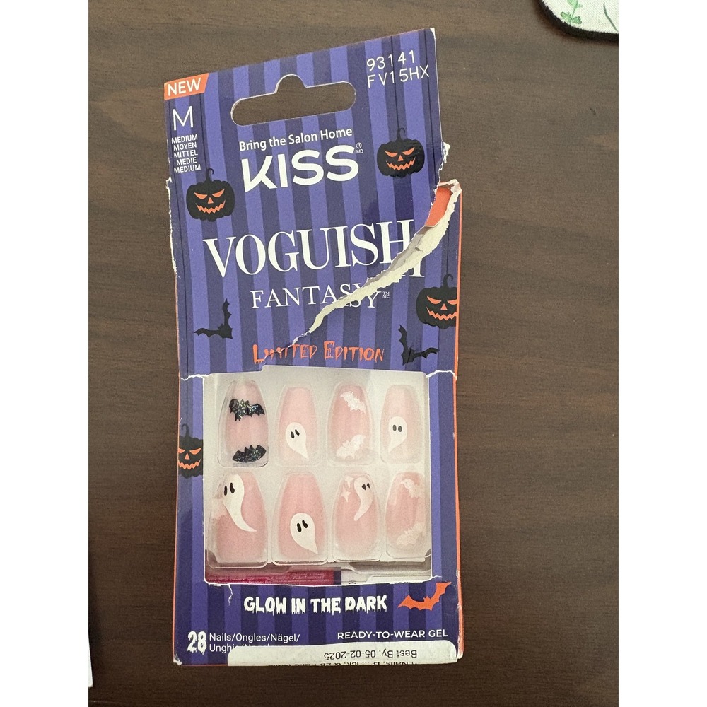 KISS Voguish Fantasy Glow In The Dark‎ Halloween Nails Medium 28ct Ghost Bat Set